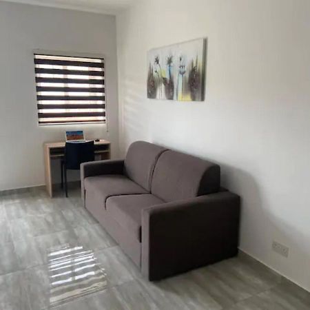 F10 Room 1, Private Double Room With Private Bathroom In Shared Flat Msida Eksteriør bilde